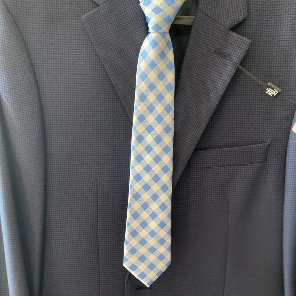Classic blue tie for the navy suit